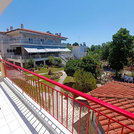 Filoxenia Aparthotel Nea Irakleia Exteriör bild