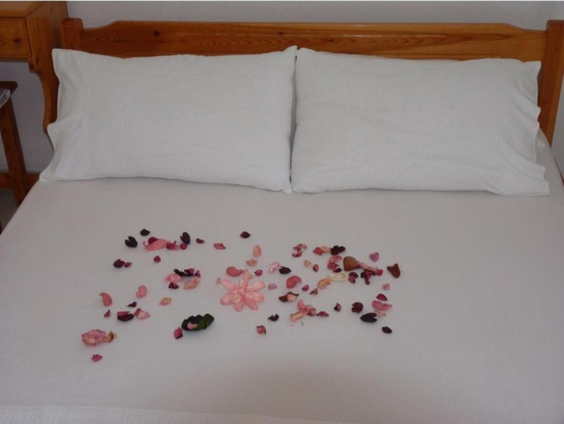 Filoxenia Aparthotel Nea Irakleia Exteriör bild