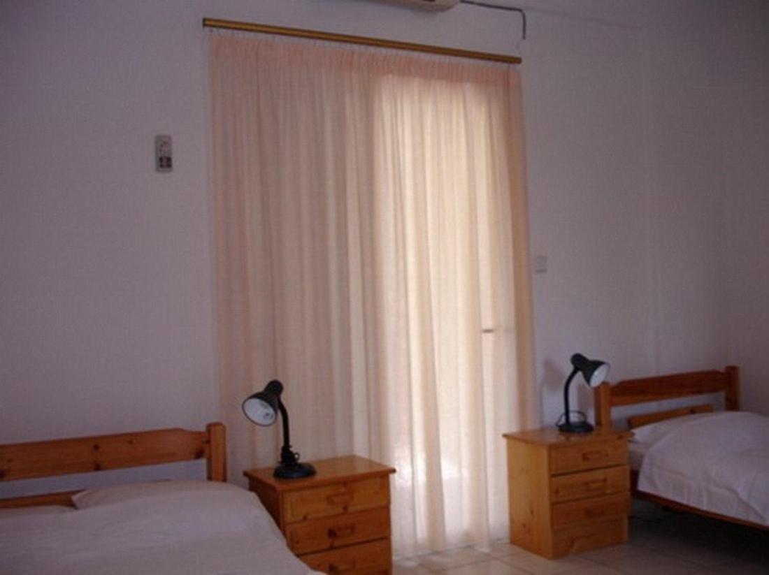 Filoxenia Aparthotel Nea Irakleia Exteriör bild
