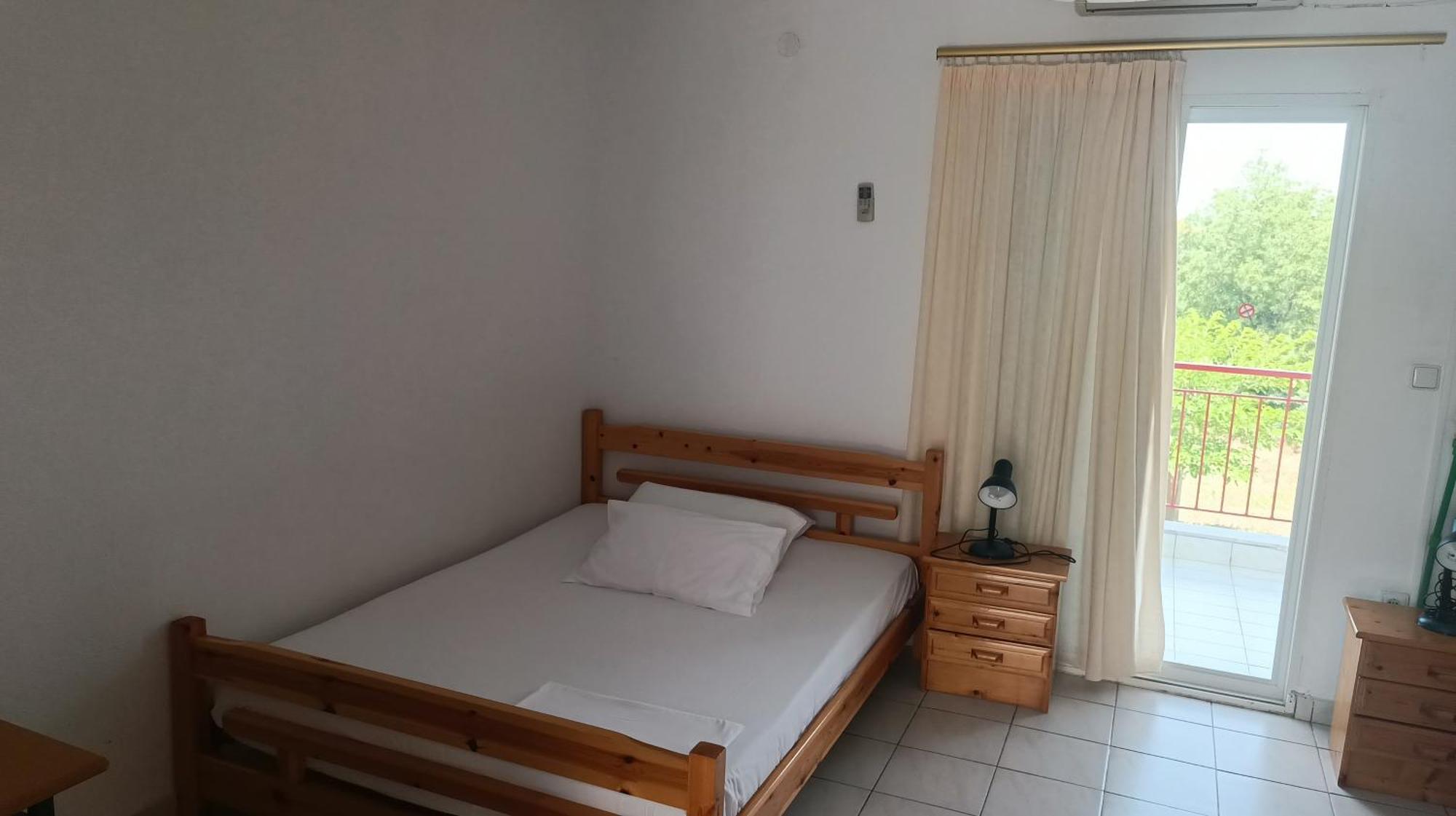 Filoxenia Aparthotel Nea Irakleia Exteriör bild