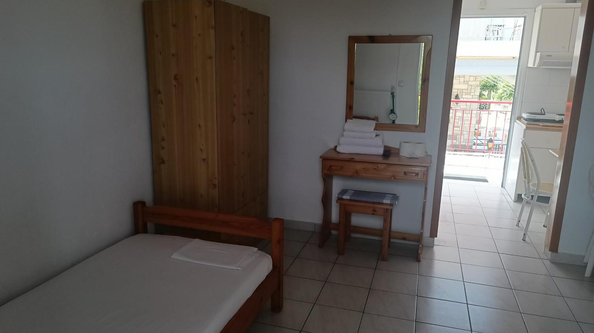Filoxenia Aparthotel Nea Irakleia Exteriör bild