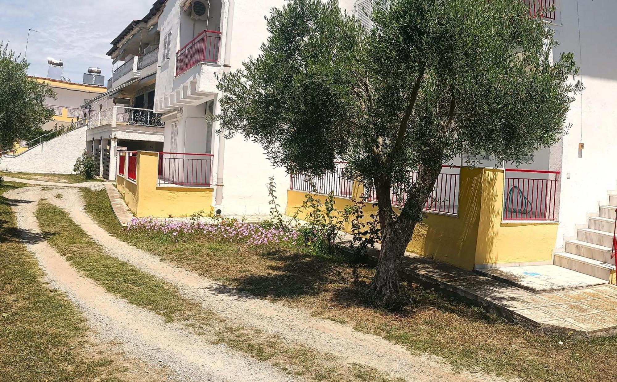 Filoxenia Aparthotel Nea Irakleia Exteriör bild