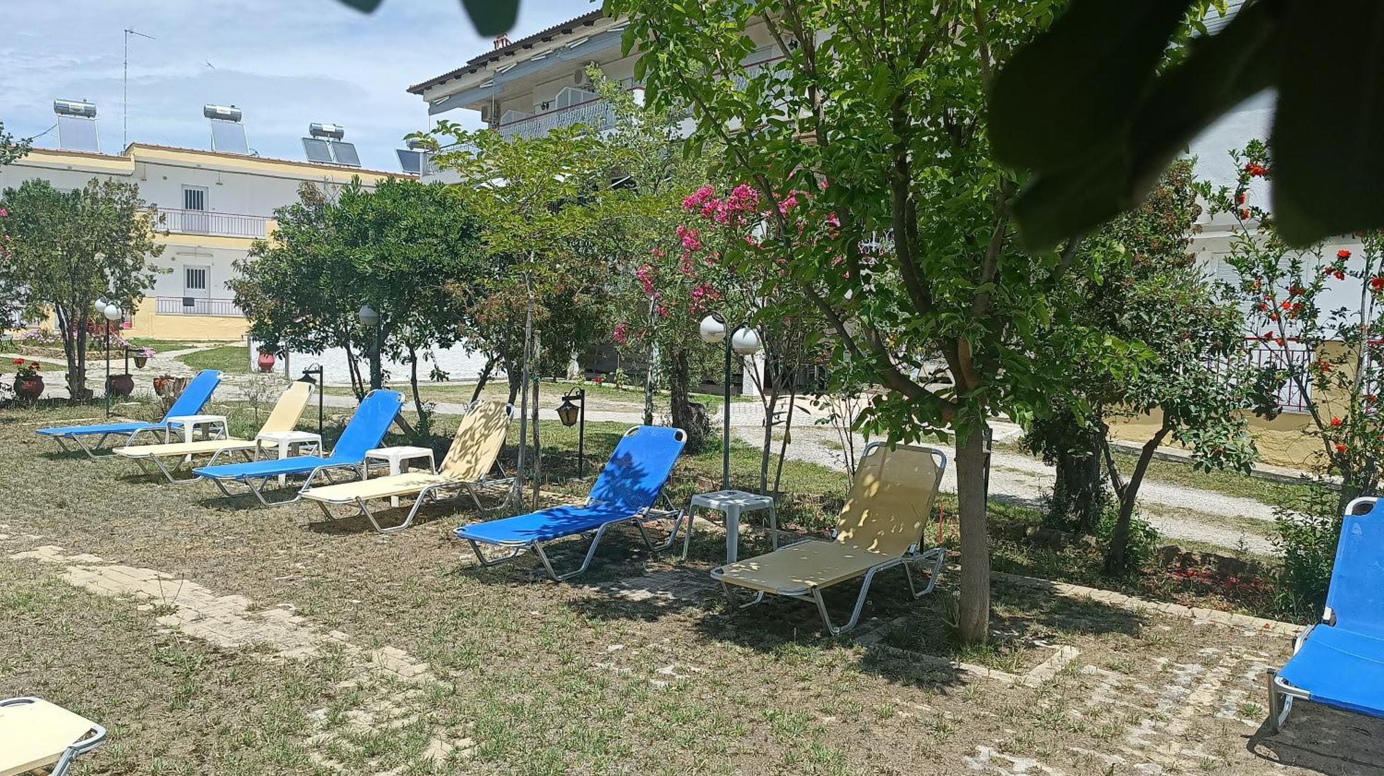 Filoxenia Aparthotel Nea Irakleia Exteriör bild